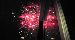 Предупреждай – не предупреждай: праздничные фейерверки в окнах многоэтажек. ВИДЕО - infork.ru