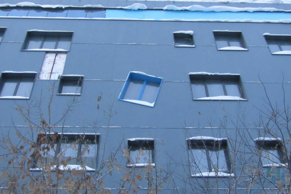 Здание с кривым окном построили в Новосибирске - infork.ru