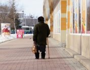 Ветеран труда из Владивостока осталась без окон и с кредитом на сотни тысяч рублей