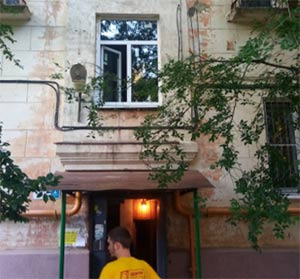 После коллективной жалобы жильцов УК заменила окна в подъездах - infork.ru