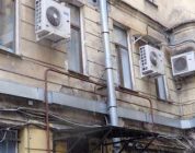 В исторической части Петербурга по судебному решению демонтируют кондиционеры и вытяжку