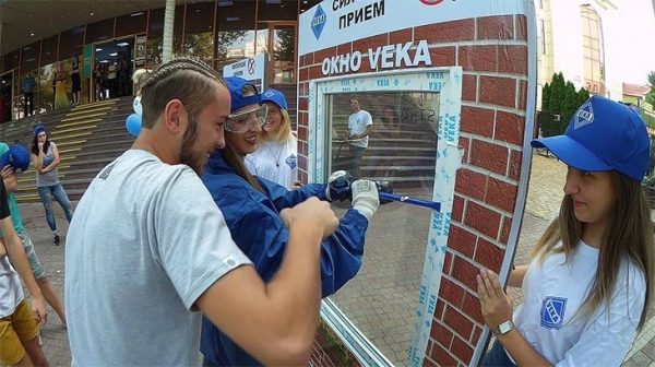 Симферопольцы испытали окна VEKA на прочность - infork.ru