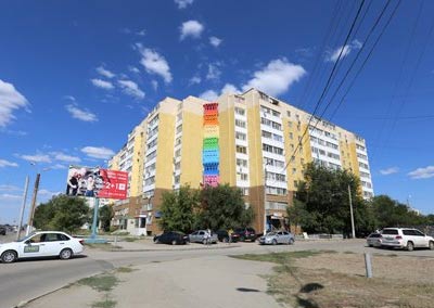 «Радужные балконы» в Актобе вызвали горячие споры - infork.ru