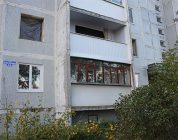 Жители аварийного дома во Ржеве просят оставить им окна и двери
