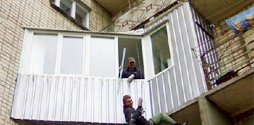 Кузбассовцы незаконно ломают стены и пристраивают балконы