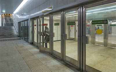 Московское метро обновляет остекление  - infork.ru