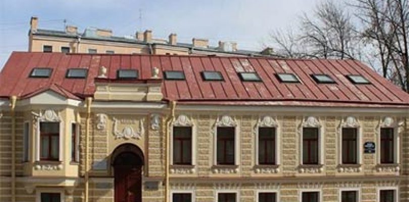 Суд заставил петербургские компании отремонтировать здания, которые они «изуродовали решетками и стеклопакетами»
