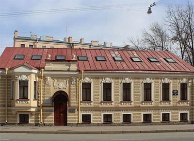 Суд заставил петербургские компании отремонтировать здания, которые они «изуродовали решетками и стеклопакетами» - infork.ru