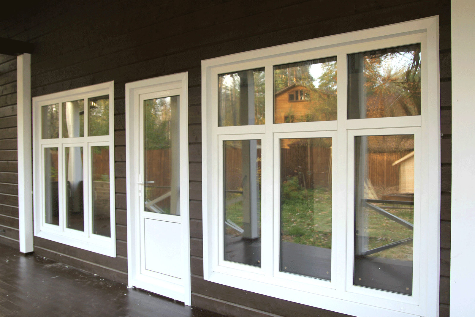 Фото пластиковых окон в доме. Металлопластиковые окна и двери.